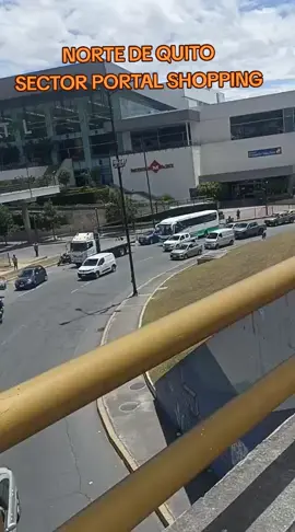 En el Norte de #Quito entrada a #Carapungo tambien existe cierre de vías por parte del gremio del Transporte Pesado, exigen respuestas del gobierno en torno al subsidio del #DIESEL y por la terrible #inseguridad en las carreteras del país que pone en riesgo sus vidas a diario. #Ecuador 