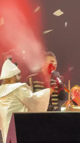 when mcr said “gallons of the stuff” they meant that #mcr #mychemicalromance #longlivetheblackparade #mcrtampa