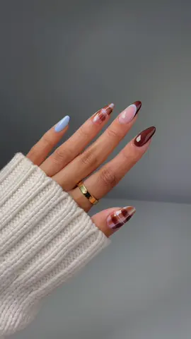 So cute n cozy🧸 #fallnails #nailinspo #almondnails 