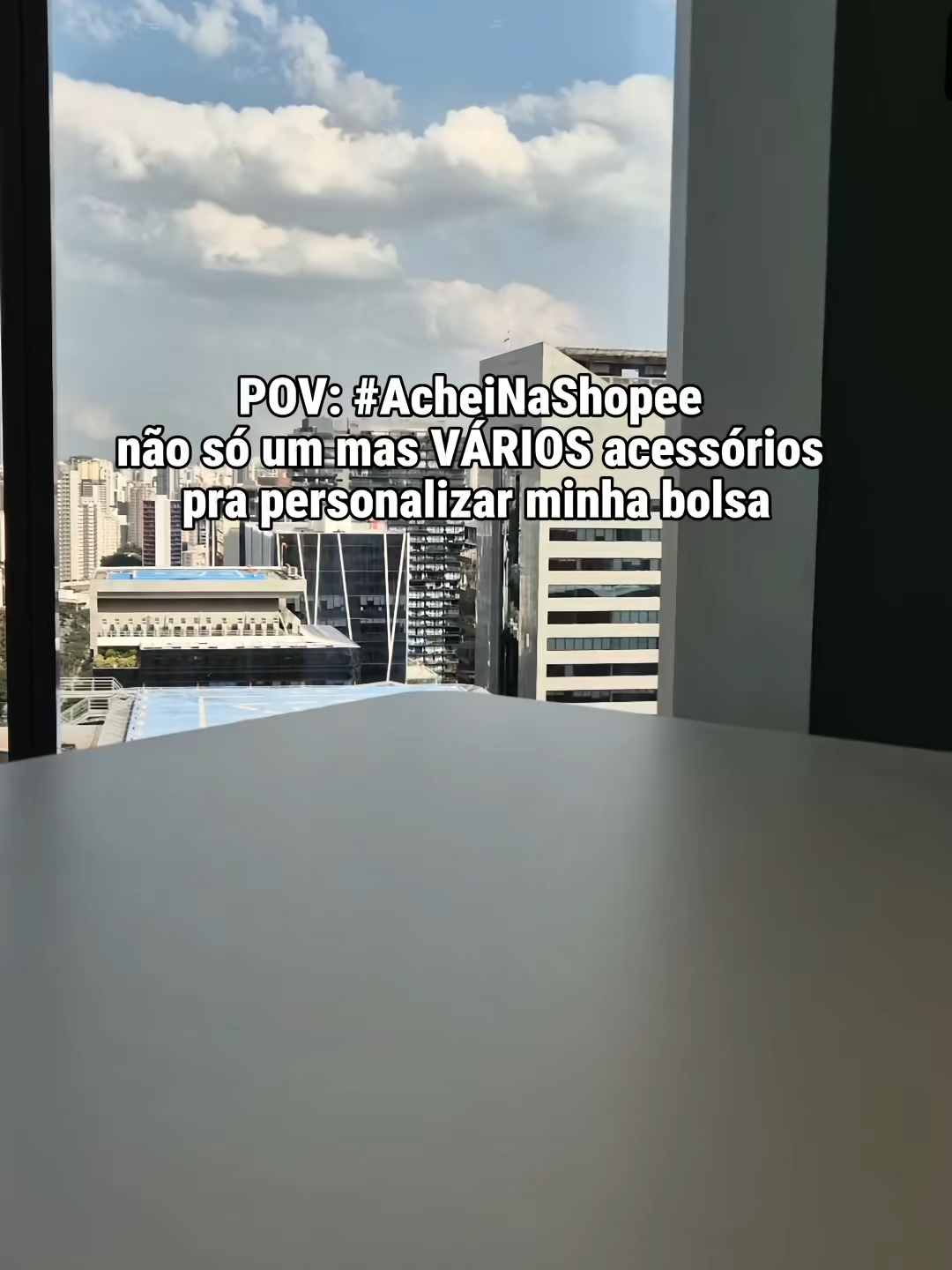 Quem aí tá apaixonado por deixar a bolsa toda estilizada 😍 Quero ver todo mundo nessa trendy com os produtinhos do meu app! 👜
