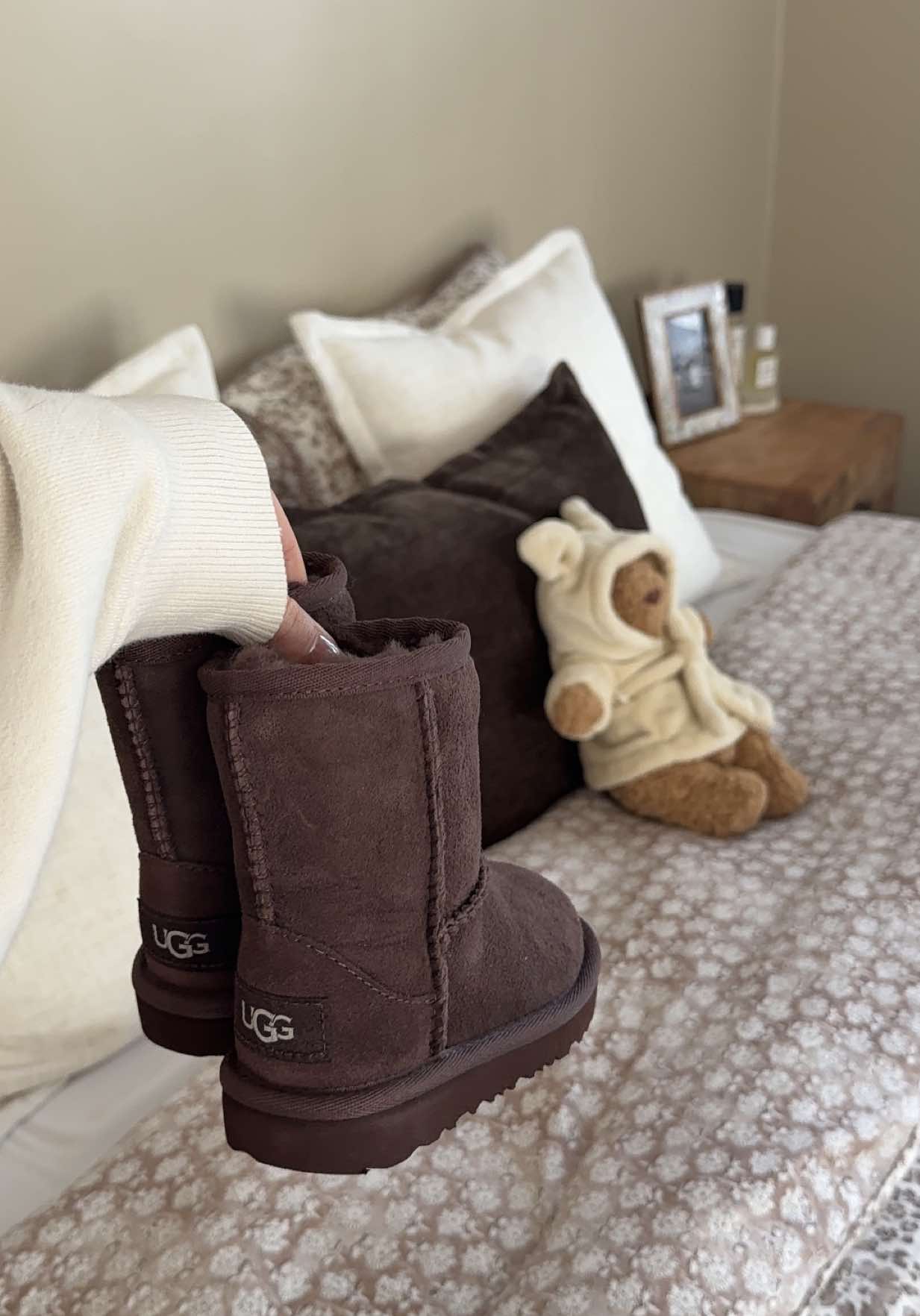 your sign to check Ross for shoes before you pay full price 🤎😍 @Ross Dress for Less  #rossfinds #ross #rossdressforless #rosshaul #rossdressforlessfinds #toddlershoes #toddleruggs #uggs #toddlermom #fallfinds #boots #fallshopping #fallwardrobe #toddlerfashion #shoecheck #newshoes #fallessentials 