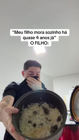 Sempre esqueço o arroz na panela 🤡 #fy #viral #foryou #fyp #brasil 