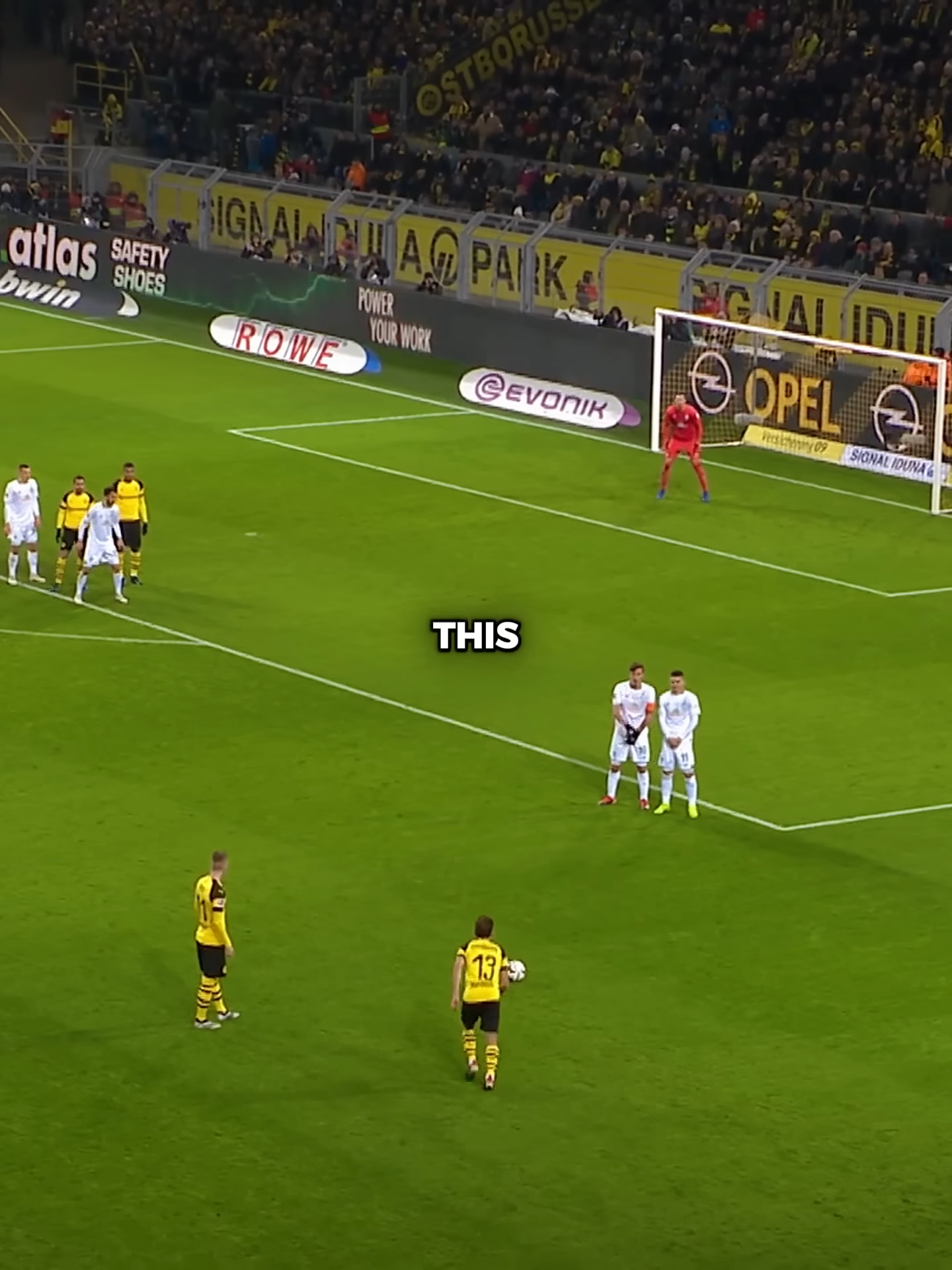1000 IQ Freekick Tactic🧠 #football#Soccer  #dribbliotv #football #freekickgoals #freekick #socceriq #tactics #germany #bundesliga