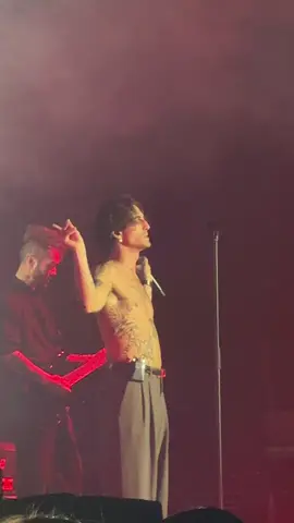 Sex on Fire - Kings of Leon by @Damiano David in #afaslive  #fyp #damianodavid #concerts #amsterdam 