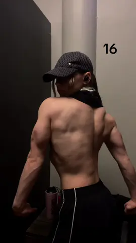 Felt a little small ngl  #bodybuilding #2009 #prep #gymgirl #back 
