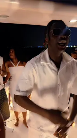 Vibes from the Yacht Party in Dubai yesterday 🙌🏽 #ChoisisMoi #KingLuca 🤴🏾 