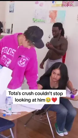Tota's school crush couldn't stop looking at him🥹❤️ #kaicenat #tota #mafiathon3 #fyp #viral 