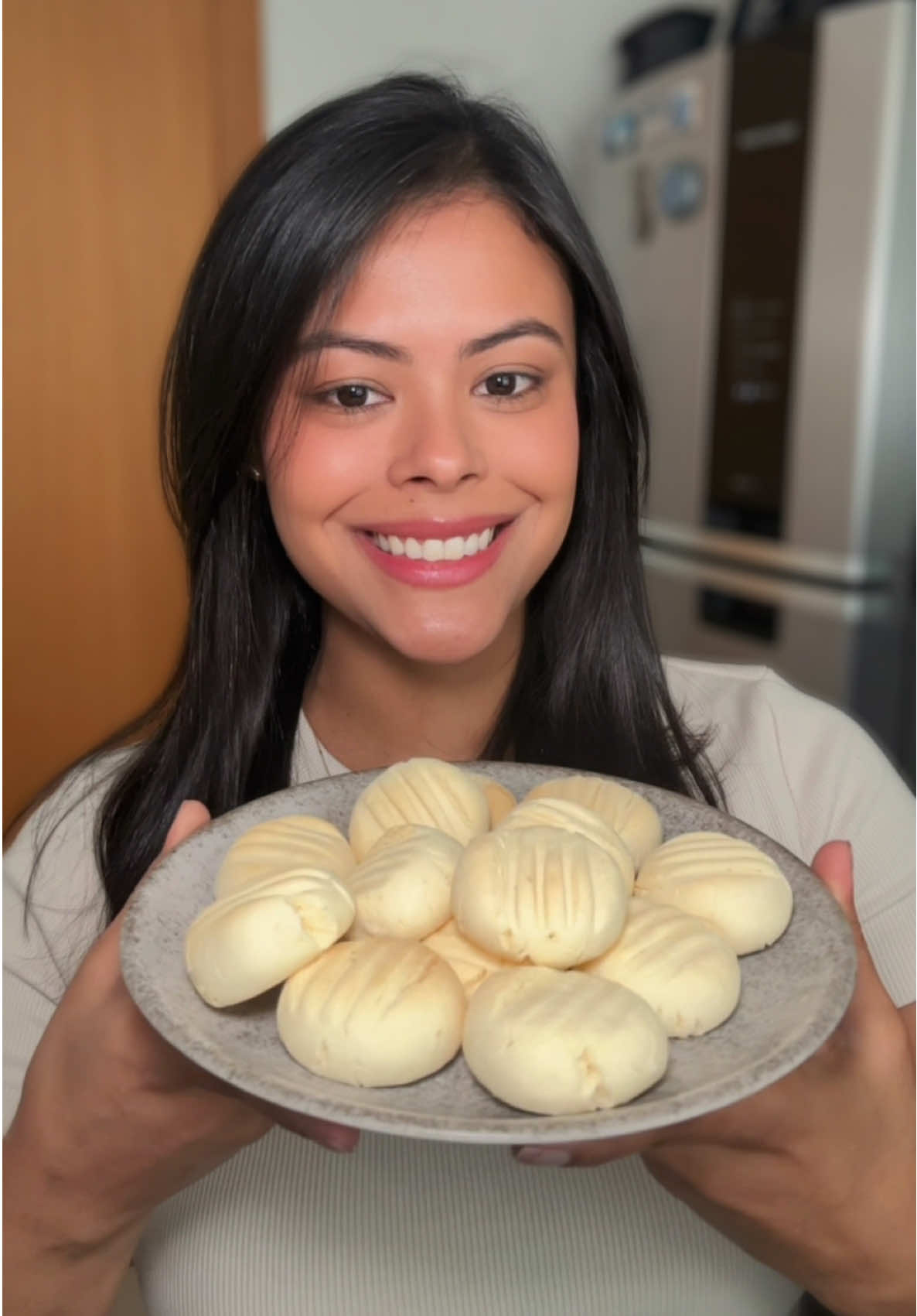 Sequilhos de Limão 🍋‍🟩 🥠🍪 500g de maizena @Maizena Brasil  1 lata de leite condensado 2 colheres de sopa de margarina Raspas de 2 limões  - Deixe descansar na geladeira por 1 hora - Asse em forno pré-aquecido a 160 graus até que fiquem levemente dourados por baixo. Comente aqui embaixo qual o próximo sabor de sequilhos você quer ver por aqui ❤ #sequilhos #biscoitoscaseiros #maizena #biscoito 