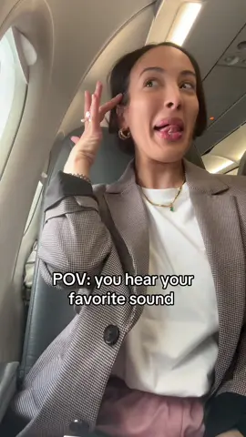 Music to my ears 🎶✨ #airplane #travel #humor #travellife 