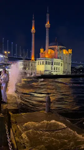 “Sen bana iyi gelen her şeysin…🥀❤️