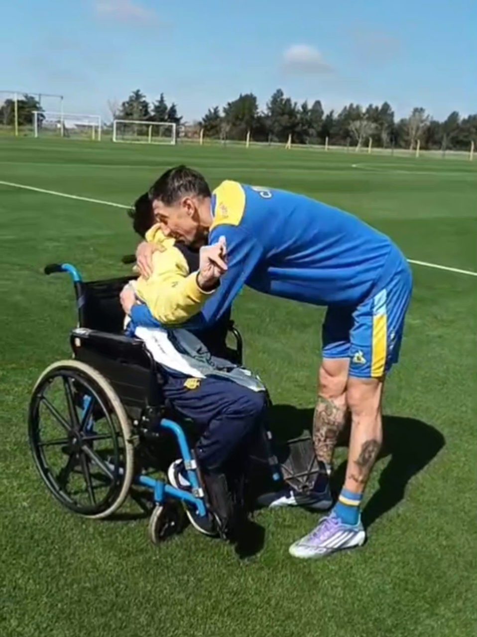 Promesa cumplida, #angeldimaria ! 🫶🏻💛💙  A Fideo es imposible decirle que no 😅 #angel #dimaría #fideo #angelito 