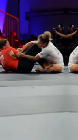 🔥 Crazy fight at WNO 28! Non-stop attacks and @paige.ivette takes the win by heel hook! 🥋👊 #JiuJitsu #WNO28 #PaigeIvette #HeelHook #Submission 