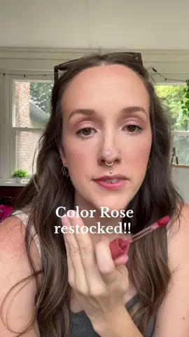 Lip oil that doubles as a lip stain - perfect for busy moms who don’t want to reapply lip gloss or lipstick throughout the day. Such a beautiful color too! #lipoil #lipstain #lipcombo #makeupreview #quickmakeup 
