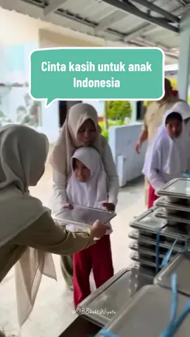 Repost Makan Bergizi Gratis SLB Bhakti Wiyata 🎉🍉 MBG untuk seluruh anak-anak di Indonesia🤲 #sppgtayuban #badangizinasional #makanbergizigratis #mbgtayuban #mbg @badangizinasional.ri 
