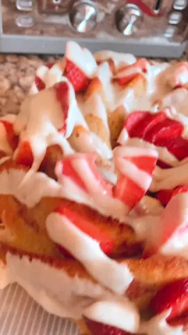 #nutreats #detroit ##customcakes #strawberrycake #lemon 