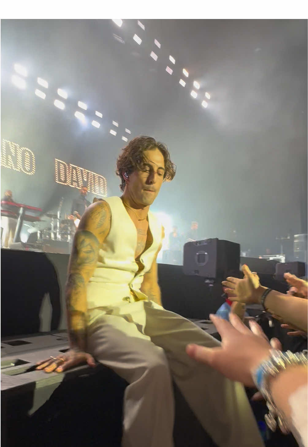 Damiano’s barricade walk in Am⭐️dam 🥹🤍 #damianodavid #damiano #funnylittlefears #funnylittlefearstour #fy 