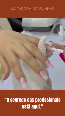O segredo das profissionais está aqui.Clique no link da bio e adquira o Curso Nail designer #nail #nailsart #unhas #cursoonline #naildesigner 