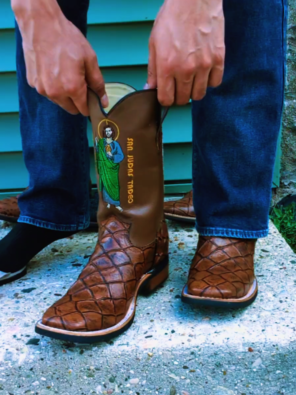botas artesanales para caballero en piel grabada pescado y Coco nuca con herrajes y de San Judas y bordado en el tubo disponibles en tienda tiktok shop  country boots outfit #creatorsearchinsights  Stylish Country Boots for Every Occasion #countryboots, #fallfashion, #outfitinspo, #bootstyling, 