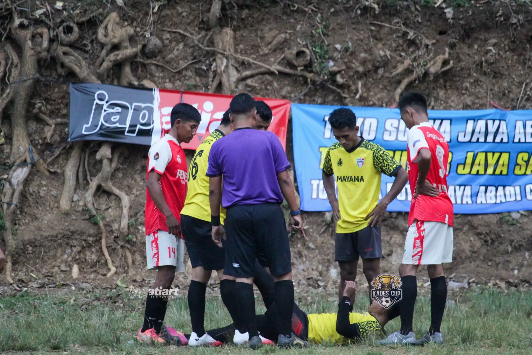 Moment Pertandingan Pordes Terlaya Vs Pordes Legok 🤩🔥  #fyp #trending #sepakbola #tarkamsepakbola #kadescupterlaya 