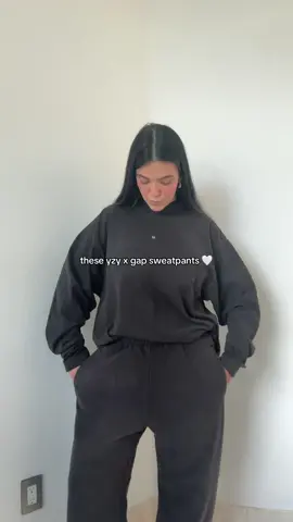 i love these fleece sweatpants 🖤 #yeezy #yeezygapcollab #tiktokshopcreatorpicks #yeezygap 