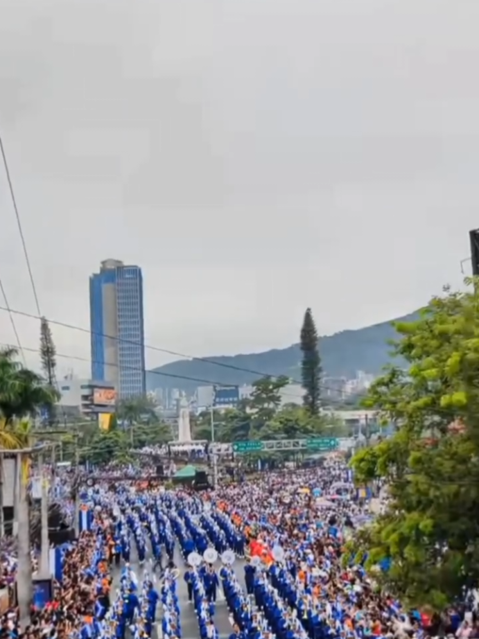 Guatemala y El Salvador celebraron su fiesta patria este día, 15 de septiembre con estos desfiles. #Guatemala #Honduras #Nicaragua🇳🇮 #Costarica #independenceday 