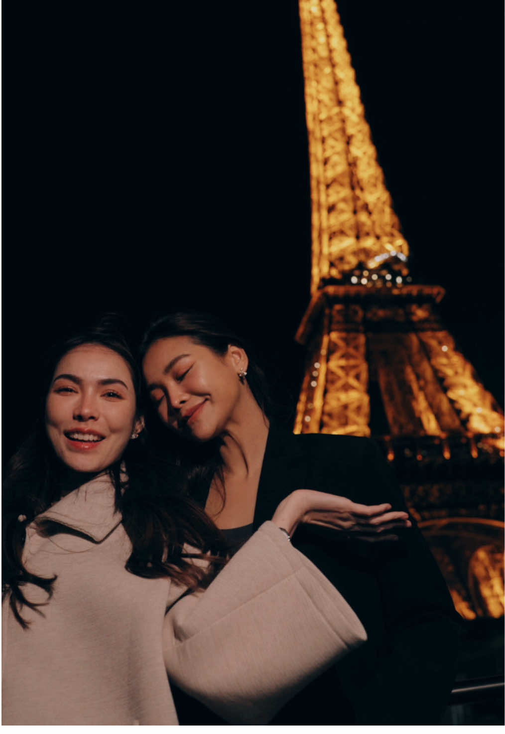 Englot in Paris 🫶🏻  🐰🤍🐶🇫🇷  #ENGLOTinfinityTourinEUROPE25 #อิงฟ้ามหาชน #EngfaWaraha #ชาล็อตออสติน #CharlotteAustin