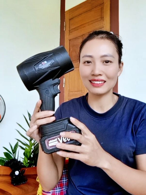 máy thổi phản lực mạnh mẽ dọn dẹp rác lá khô bẩn nhanh chóng tiện lợi công suất thì lên đến 1050 w#maythoibui #maythoibuicamtay #maythoiphanlucbfj #phamha2 