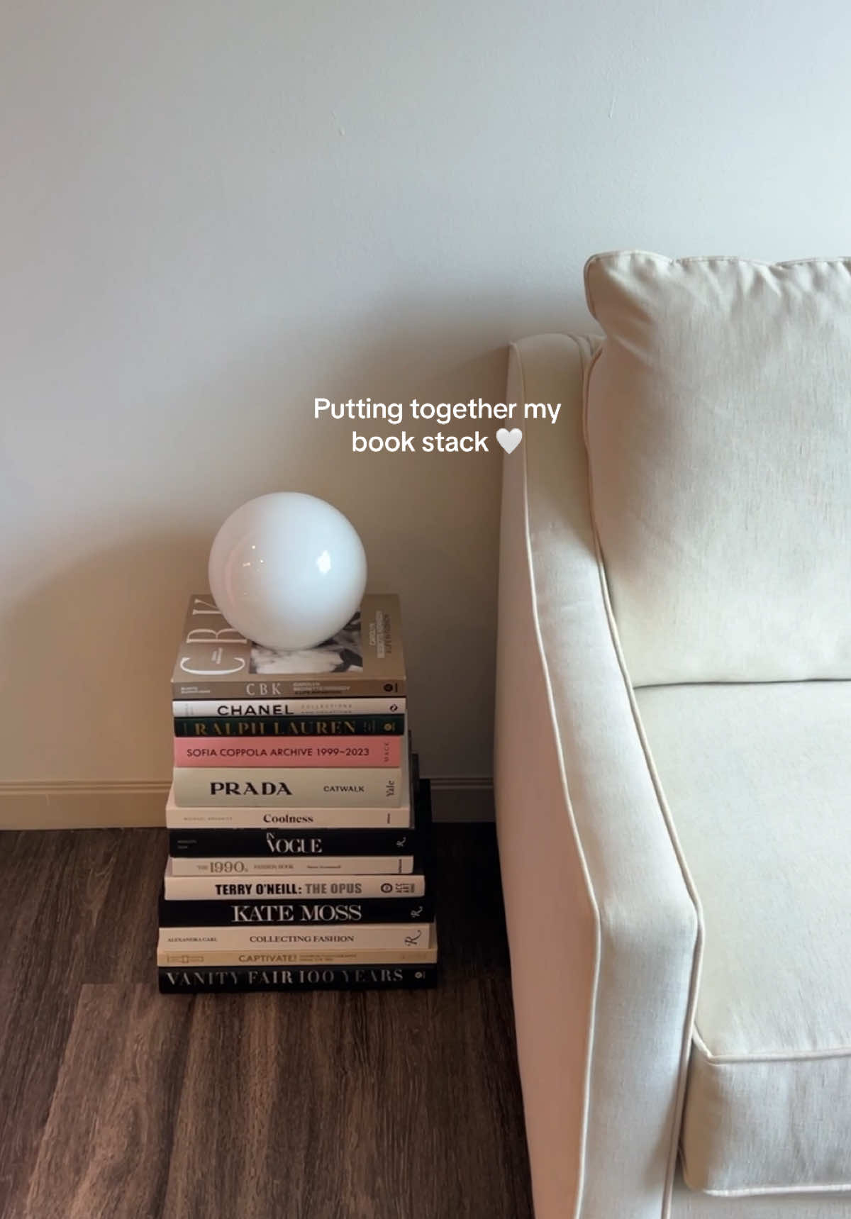 Aesthetic book stack 💞 #creatorsearchinsights #aestheticlivingroom #coffeetablebook #aestheticbooks #fashionbook 