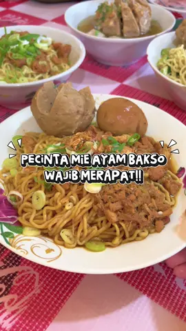 Wajib banget cobain Mie Ayam Bakso satu ini! Abis itu pulangnya langsung cari penginapan buat sekedar staycation ajak keluarga kecil✨ Jangan lupa download aplikasi RedDoorz dan pesan langsung dengan menggunakan kode voucher : YUKNGINEP agar lebih hemat😍 @RedDoorz Indonesia  #RedTravelers #bukasemuapintu #reddoorz #jagakarsa #kulinerjakarta  