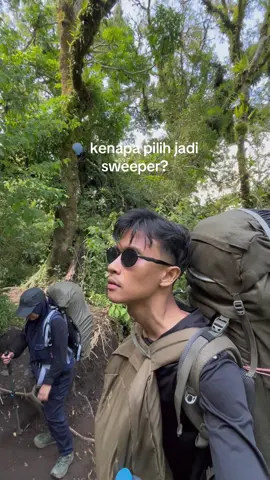 Team sweeper tetap semangat 🔥 #slamet #slametviabambangan #slamet3428mdpl #fyp #pendakigunung 
