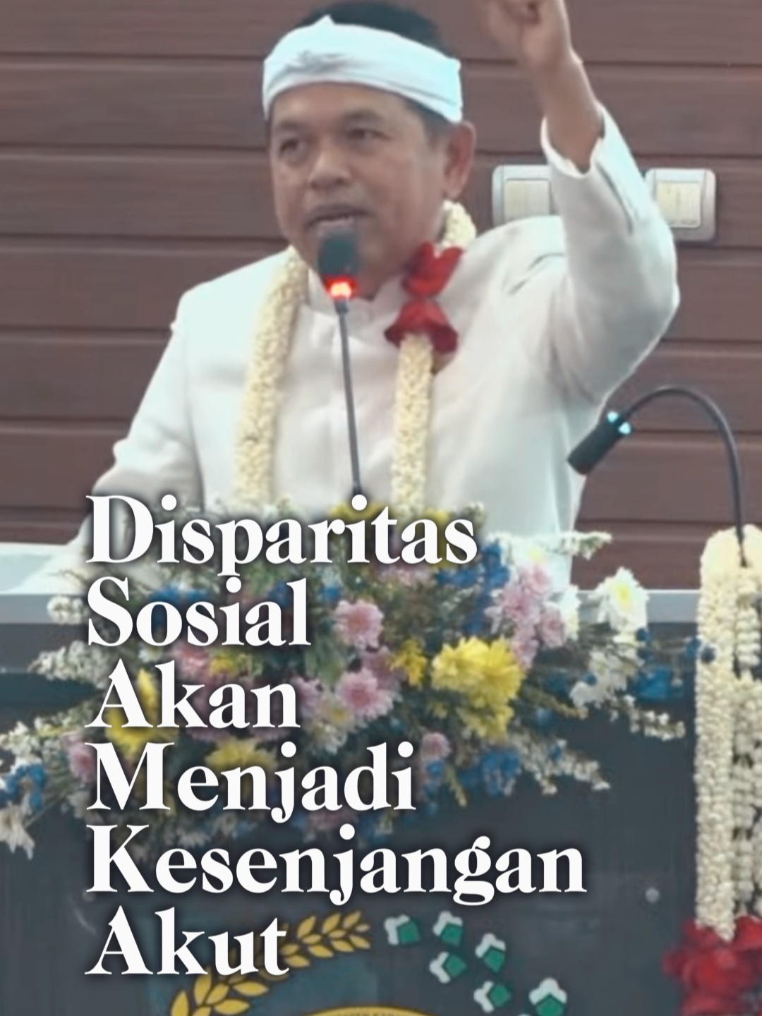 ⚖️ Pernyataan tegas dari Gubernur Jawa Barat, Dedi Mulyadi, soal kesenjangan sosial di Indonesia.  Menurutnya, jika rakyat terus merasa tidak mendapatkan kesetaraan ⚖️ maka potensi revolusi sosial bisa terjadi.  Bagaimana menurut kalian? Apakah kesenjangan sosial di Indonesia sudah semakin parah? #KeadilanSosial  #KesenjanganSosial #DediMulyadi #SuaraRakyat #IndonesiaHariIni
