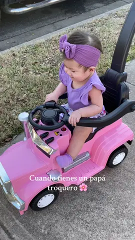 Just a girl on her pink truck 🎀 #mamasdeniñas #bebesdetiktok 