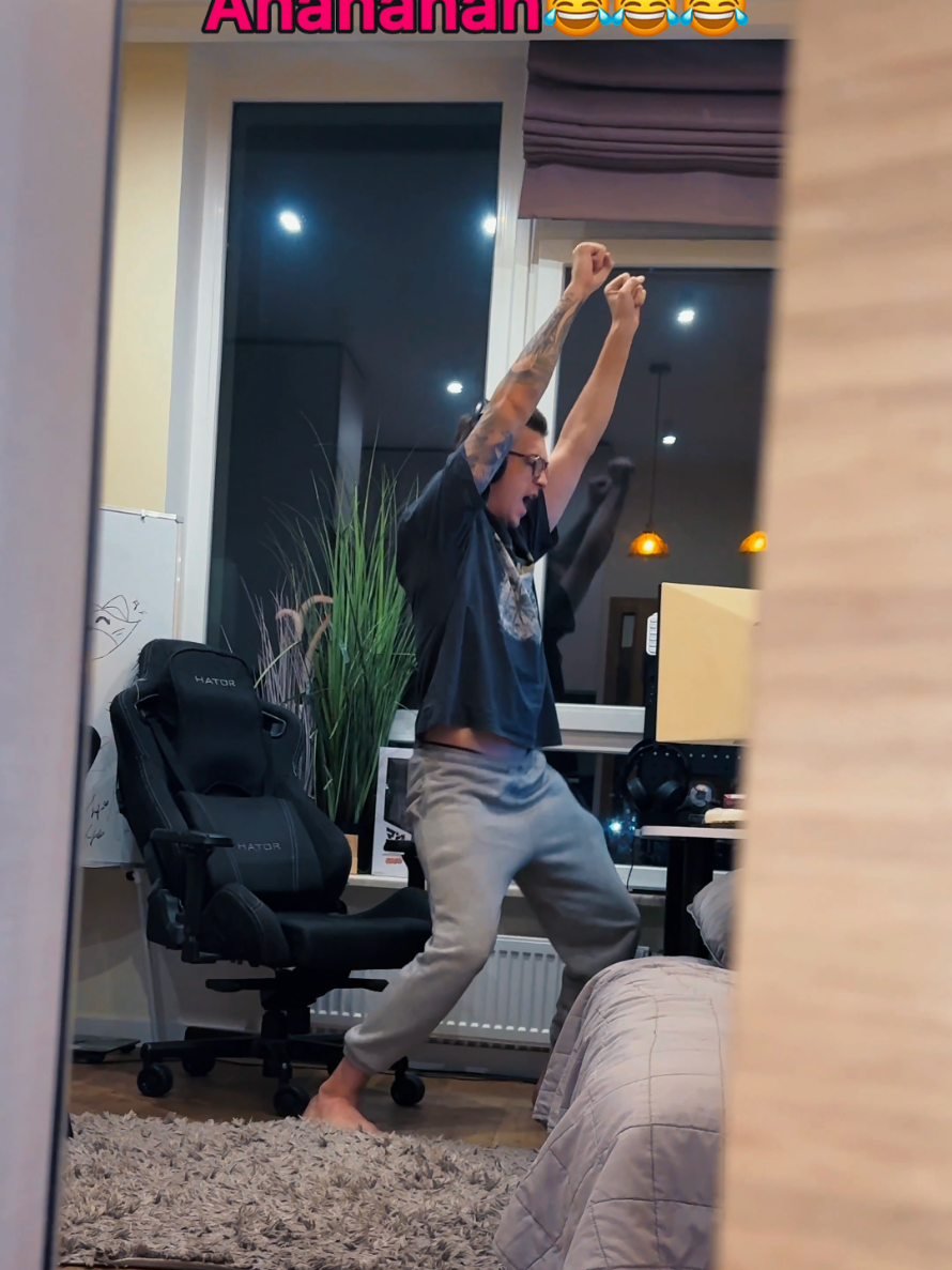 He didn't even know i was recording😂 AHAHAH😂😂😂 Until the end... | #dancer 