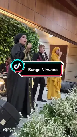 Bunga Nirwana emma lopez fairus iyut febry #melayu #weddingtiktok #dilakorgopie @fairuz iyut @Emma Lopez Music @〔ℍ〕Eby ʰʷ 