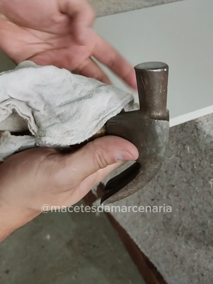 Como instalar puxador perfil?✨️ #marcenaria  #macetesdamarcenaria  #moveisplanejados  #perfildealuminio  #porta 