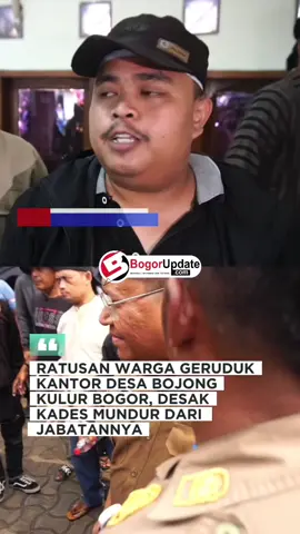 Ratusan Warga Geruduk Kantor Desa Bojong Kulur Bogor, Desak Kades Mundur dari Jabatannya BogorUpdate.com - Pemirsa, ratusan warga Desa Bojong Kulur, Kecamatan Gunung Putri, Kabupaten Bogor, Jawa Barat, menggelar aksi demonstrasi di depan kantor desa. Mereka menuntut Kepala Desa Firman Riansyah segera mundur dari jabatannya. Dalam aksi damai tersebut sempat terjadi gesekan antara pendemo dan aparat. Ratusan warga Desa Bojong Kulur, Senin siang, mendatangi Kantor Desa Bojong Kulur, Kecamatan Gunung Putri, Kabupaten Bogor, Jawa Barat, sambil membawa berbagai atribut dan spanduk yang berisi penolakan terhadap Kepala Desa Firman Riansyah. Secara bergantian, perwakilan warga menyampaikan orasi yang berisi kritik tajam dan rasa kekecewaan atas gaya kepemimpinan sang kades. Mereka menilai Firman Riansyah bersikap arogan, sewenang-wenang, dan tidak transparan dalam mengambil kebijakan yang berpengaruh pada masyarakat. Aksi sempat memanas ketika terjadi dorong-dorongan antara massa dan petugas. Beruntung, aparat kepolisian, TNI, dan Satpol PP yang berjaga berhasil mengendalikan situasi sehingga keadaan kembali kondusif. Warga menegaskan akan terus melanjutkan aksi sampai tuntutan mereka dikabulkan. Melalui Badan Permusyawaratan Desa (BPD), mereka mendesak agar Kepala Desa Firman Riansyah dinonaktifkan dan surat resmi akan diteruskan kepada Bupati Bogor untuk tindak lanjut. Hingga saat ini, warga masih menunggu tindak lanjut Pemerintah Kabupaten Bogor terkait keputusan penonaktifan Kepala Desa Bojong Kulur. Warga menyatakan tidak akan berhenti menyampaikan aspirasi mereka sampai tuntutan dikabulkan. JanLup klik link di bio guys, untuk dapetin berita terupdate lainnya😉😉 Baca selengkapnya di link yang ada di bio instagram kami Follow Instagram 👉 @bogorupdatecom #bogorupdate #bogorviral #cibinongviral #indonesia #infobogor       