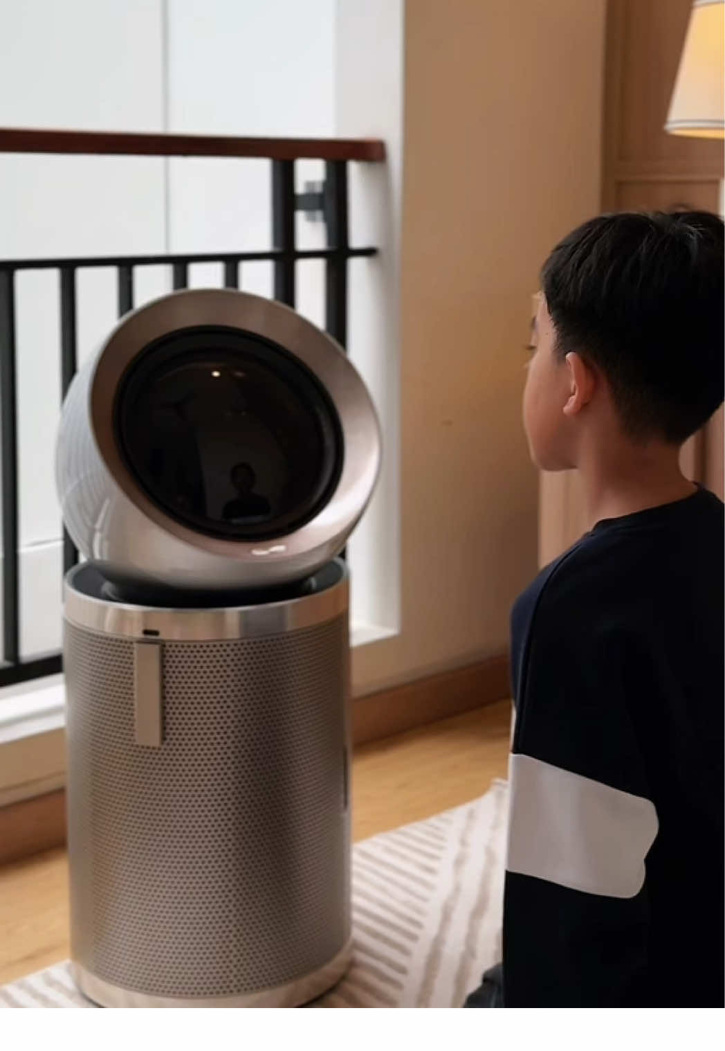 Rumah bersih, udara juga harus bersih! Lagi jatuh cinta sama Dreame PM10 karena: ✅Bisa dikontrol pakai voice command (“Hallo Dreame…”) ✅Desain cantik, kayak modern furniture ✅Mudah dipindah karena ada roda ✅Jangkauannya luas, sampai 100 m² ✅Ada AI Human Tracking, jadi hembusan udara selalu ngikutin posisi kita  4 lapisan filter, bahkan bisa tangkap virus & bau masakan Ada 3 mode (Auto, Comfort, Pet) – bisa disesuaikan kebutuhan Sekarang udara di rumah jauh lebih bersih dan nyaman, apalagi buat anak-anak.. Yuk samaan, jangan Lupa pakai kode voucher “DreaCasa” dapatkan diskon 200rb untuk pembelian via Tiktok @Dreame.Indonesia dr tanggal 14Sept-11 Nov 2025 #DreameIndonesia #DreamePM10 #dreameairpurifier 