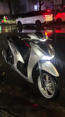 Mưa dầm thấm lâu 🥶#xuhuong #xuhuongtiktok #xuhuong2025 #sh350i #sh350 