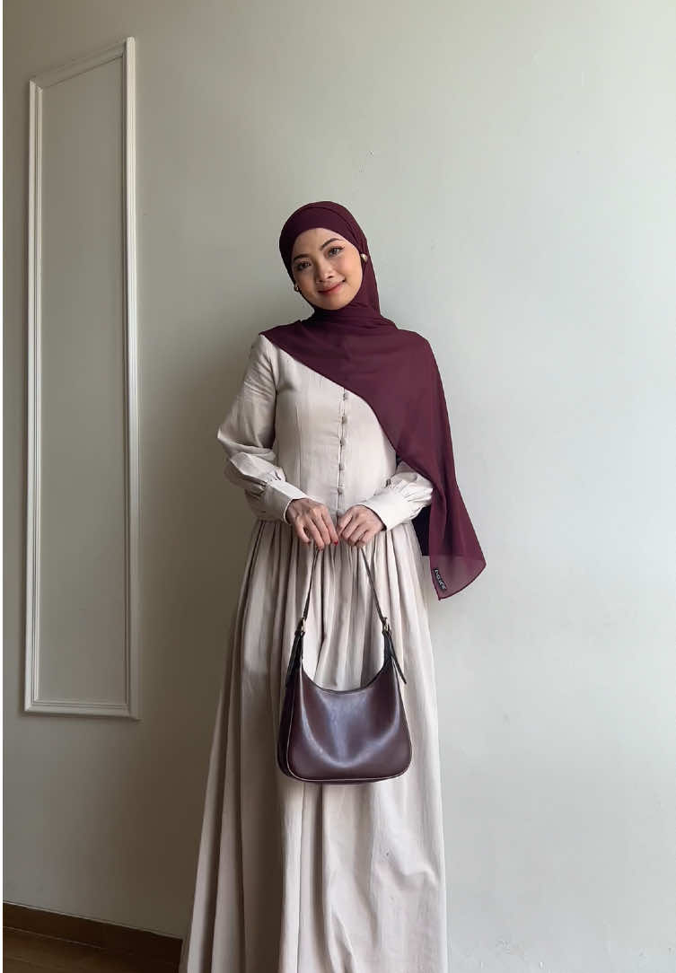 Replying to @fadlilahra ִֶָ𓍯 coba cek keranjang kuning, linen dress yg aku pake ini udah restock size kecilnya✨ (tapi PO ya🤏🏻)