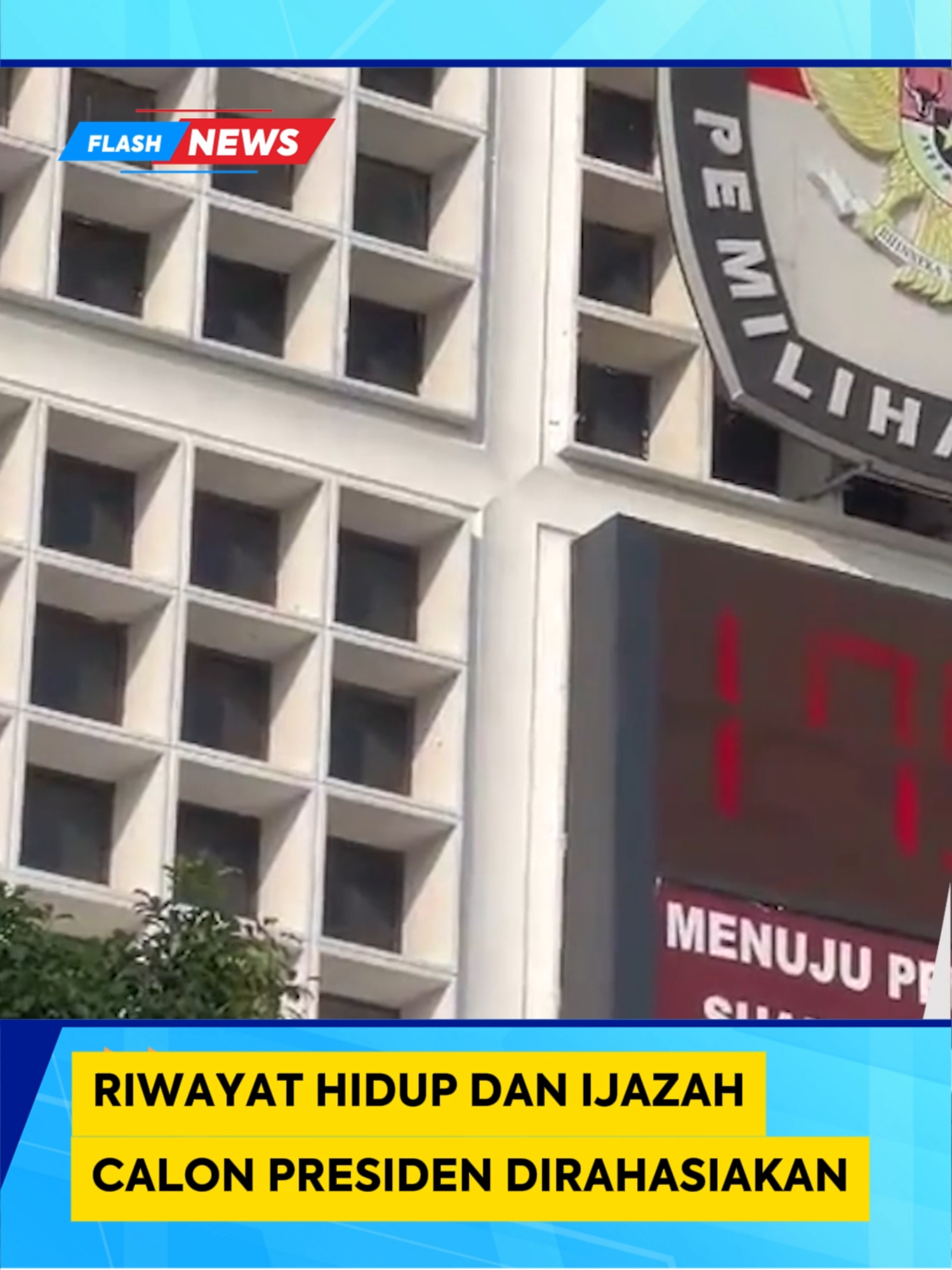 Riwayat Hidup hingga Ijazah Capres Kini Dirahasiakan: Keputusan KPU Disorot Komisi Pemilihan Umum (KPU) resmi menetapkan Keputusan Nomor 731 Tahun 2025 yang menyatakan bahwa dokumen persyaratan calon presiden dan wakil presiden untuk Pilpres 2029 merupakan informasi yang dikecualikan dari akses publik. Sebanyak 16 jenis data, termasuk riwayat hidup, rekam jejak, ijazah, hingga dokumen pendidikan yang telah dilegalisasi, kini bersifat tertutup. Kebijakan ini menuai kritik luas karena dinilai bertentangan dengan prinsip transparansi dan hak publik untuk mengetahui latar belakang calon pemimpin negara. Banyak pihak menilai keputusan ini berpotensi mengurangi akuntabilitas dan membuka celah bagi manipulasi informasi dalam proses demokrasi. #kpu #capres #politik #ijazah #pilpres2029#viral