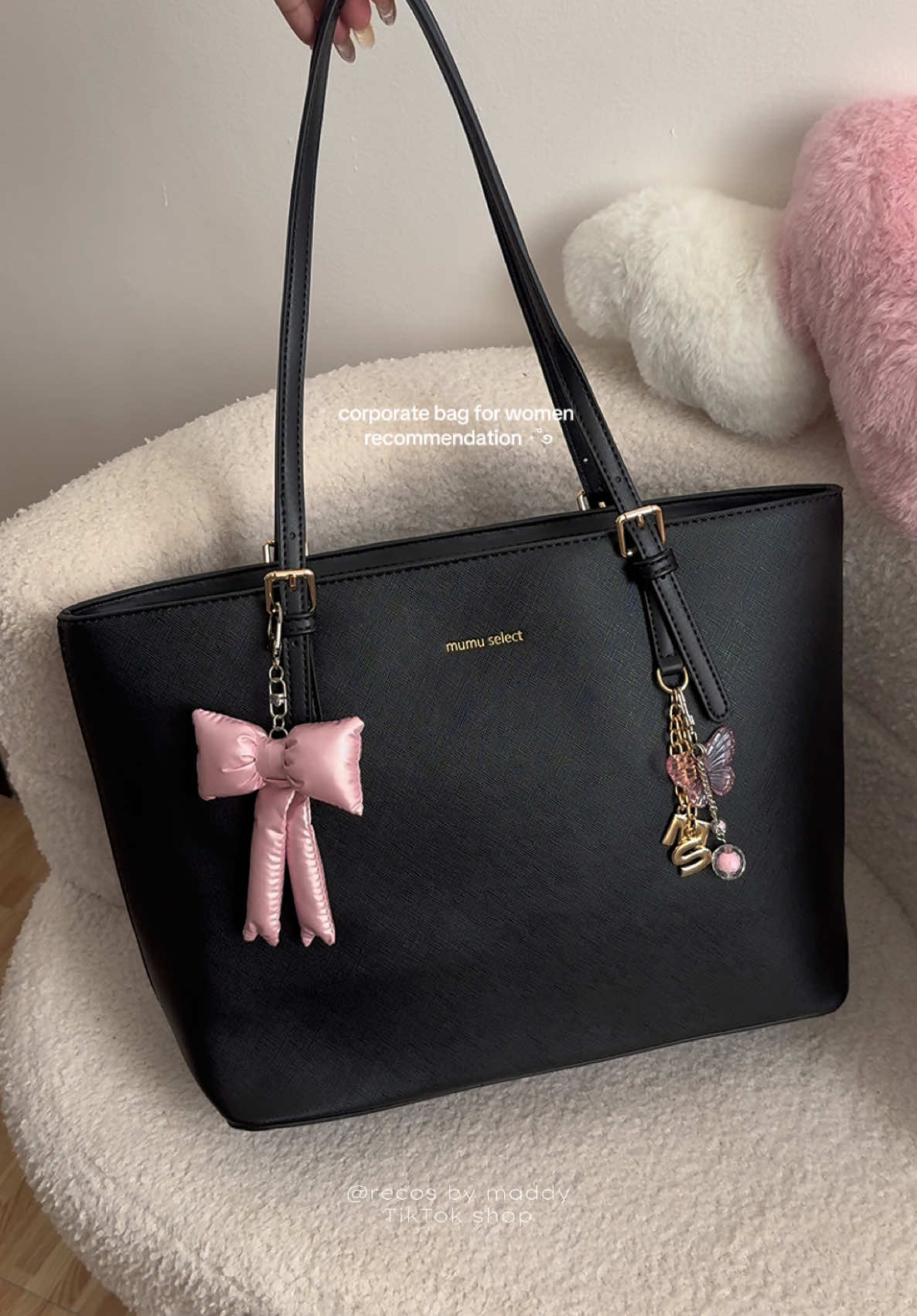 So spacious! Corporate bag for women from mumu select! Work bag, office bag. Pwede rin for school. 😍😍😍 #mumuselect #corporatelife #shoulderbag #totebag #workbag 