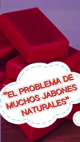 🌿 Muchos jabones que dicen ser “naturales” en realidad tienen químicos que no siempre son buenos para la piel. Hacerlos en casa te da la tranquilidad de saber qué usas en cada uno. 💧 ¿Prefieres aromas suaves o sin fragancia? Cuéntanos y acompáñanos para más ideas.  #jabonesartesanales  #jabonesnaturales  #soapmaking  #emprendeconjabones  #hechoamano  #velasartesanales #candlemaking  #jabonesorganicos  #jaboneshechosamano  #artesania 