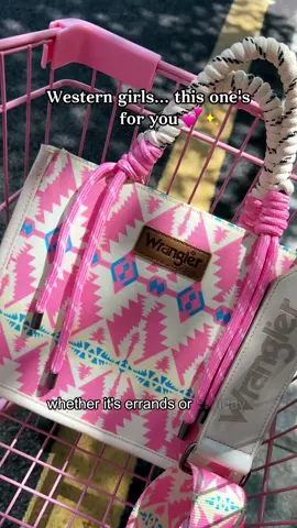 This bag features a simple and elegant design, carry it and instantly enhance your presence!#wrangler #westerncowgirl #westernhandbag #crossbodybag #oldwest 