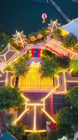 Hàng năm vào những đêm 14 tháng Giêng và đêm 16/07 âl đền Ứng Thiên đều tổ chức thả hoa đăng nguyện cầu Quốc thái Dân an! 