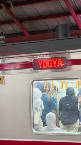 KRL Bekasi - Yogya. Asyik.. rute baru 😂🗿#krlcommuterline #commuterlife #fyppppppppppppppppppppppp #fypシ #xyzbca 