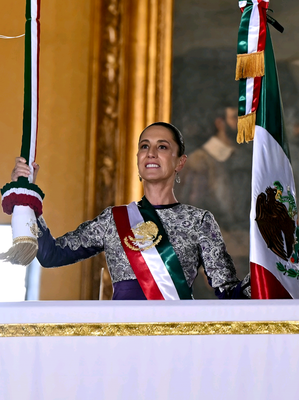 ¡VIVA MÉXICO! LA PRIMERA PRESIDENTA DE MÉXICO DA SU GRITO DE INDEPENDENCIA.  #Claudiasheimbaum #AMLO #4T #gritodeindependecia #Noticias 