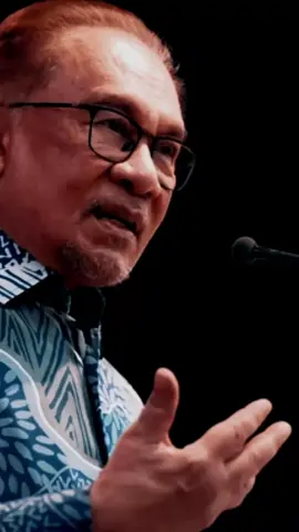 Tinjauan Merdeka Center terhadap peratusan sokongan kepada Perdana Menteri, Dato’ Seri Anwar Ibrahim menunjukkan peningkatan kepada 55 peratus pada tahun ini berbanding 43 peratus pada tahun lalu. Peningkatan sokongan ini dikatakan hasil dari usaha Kerajaan MADANI dalam menguruskan pentadbiran negara termasuk pelarasan gaji minimum dan bantuan tunai yang disalurkan kepada rakyat. Apa yang boleh dikatakan, peningkatan peratusan sokongan terhadap PMX menunjukkan cerminan keyakinan rakyat kepada dasar dan kepimpinan Kerajaan Perpaduan. Ini sudah cukup membuktikan kepercayaan rakyat terhadap usaha gigih, dasar yang inklusif dan keberanian moral seorang pemimpin yang mahu membangunkan semula negara ini dengan progresif. #fyp #malaysiamadani #madanibekerja #anwaribrahim #malaysia