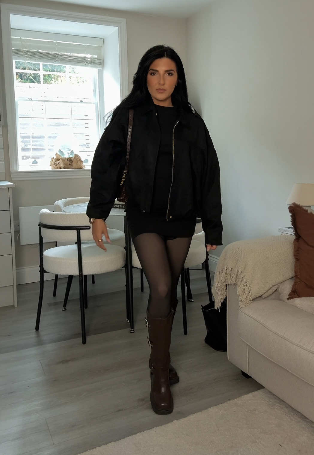Black sueded style viral bomber jacket ootd 🫶☕️🖤 #bomberjacket #croppedjacket #blackcoat #tiktokmademebuyit #foryoudays 