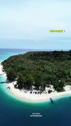 Destinasi yang begitu luar biasa 😍. Pulau banyak memang best dijadikan objek wisata. Kamu tunggu apalagi guys buruan Liburan Ke Pulau Banyak🏝️. INFOO BOOKING No Hp: 082285722336 Wa:082285722336 Paket Trip Mr_pulaubanyak🤗 ✅Privat Trip ✅Open Trip . . . #mr_pulaubanyak #wisatapulaubanyak #wisataacehsingkil #wisataaceh #Wisatasumut 