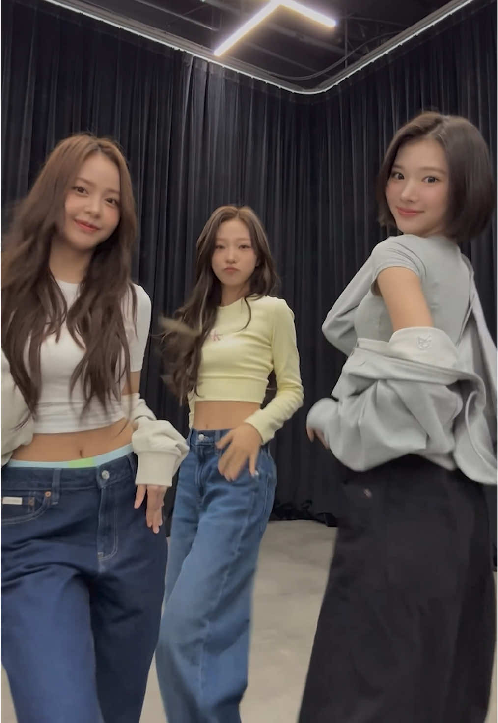 the deadly trio #Hearts2Hearts #하츠투하츠  #CARMEN  #JIWOO  #STELLA 